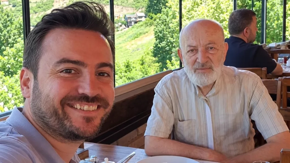 Sakaryalı Emrullah Yaşar, Babasının Adını Ömer Bey Gurme Markasıyla Yaşatıyor
