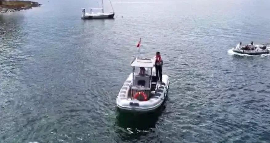 Sapanca Gölü'nde Kano Yarışı: Jandarma Ekipleri Güvenliği Sağladı!