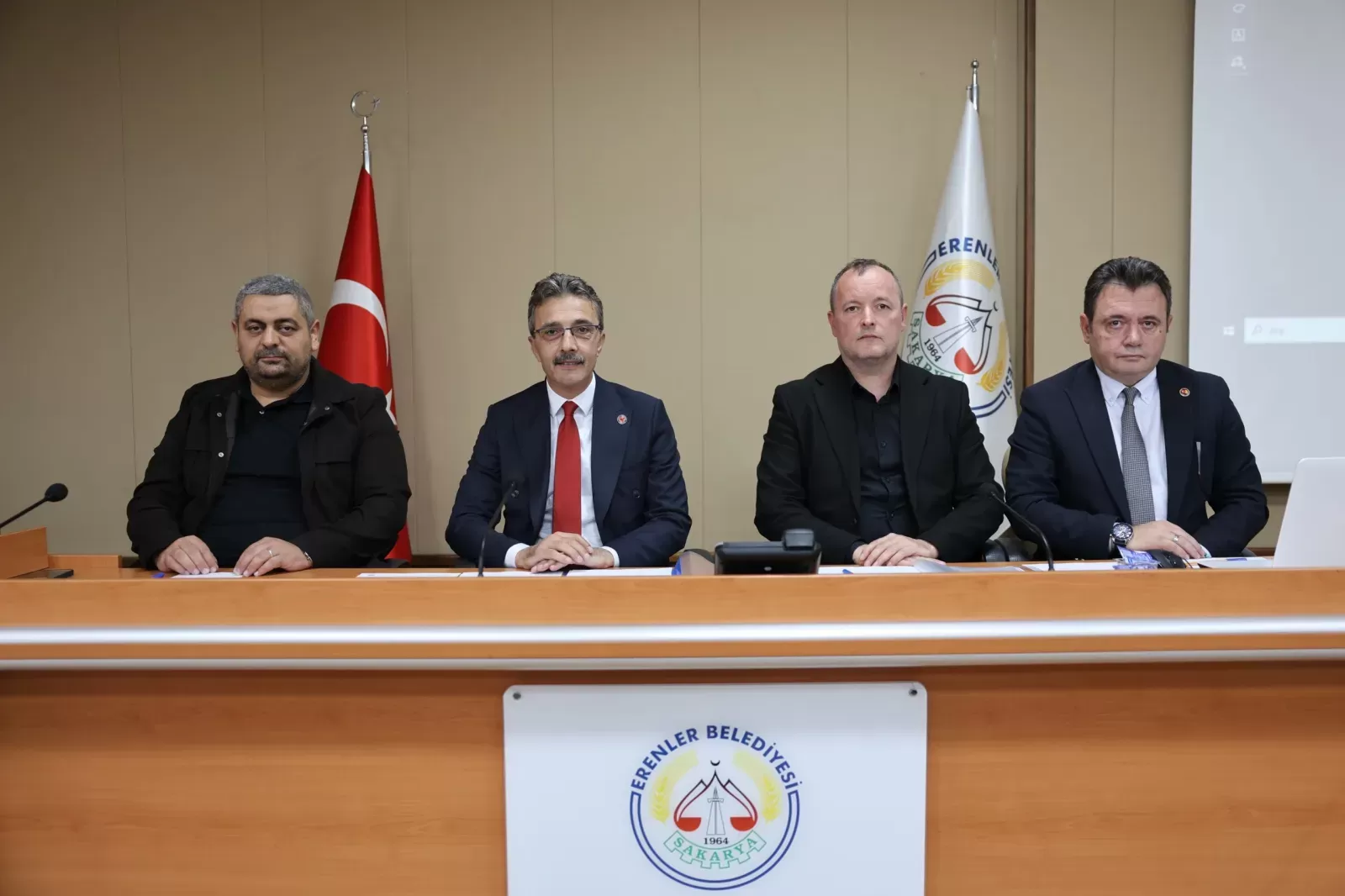 BAŞKAN ŞENOL DİNÇ, “ERENLER’E 12 YENİMODERN SPOR TESİSİ ÇOK YAKIŞACAK”