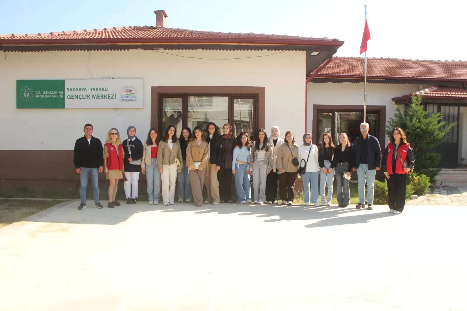 Akyazı Gençlik Merkezi’nin Sağlıkçı Gençleri Taraklı’yı Keşfetti: Tarih, Doğa ve Yöresel Lezzetler Bir Arada