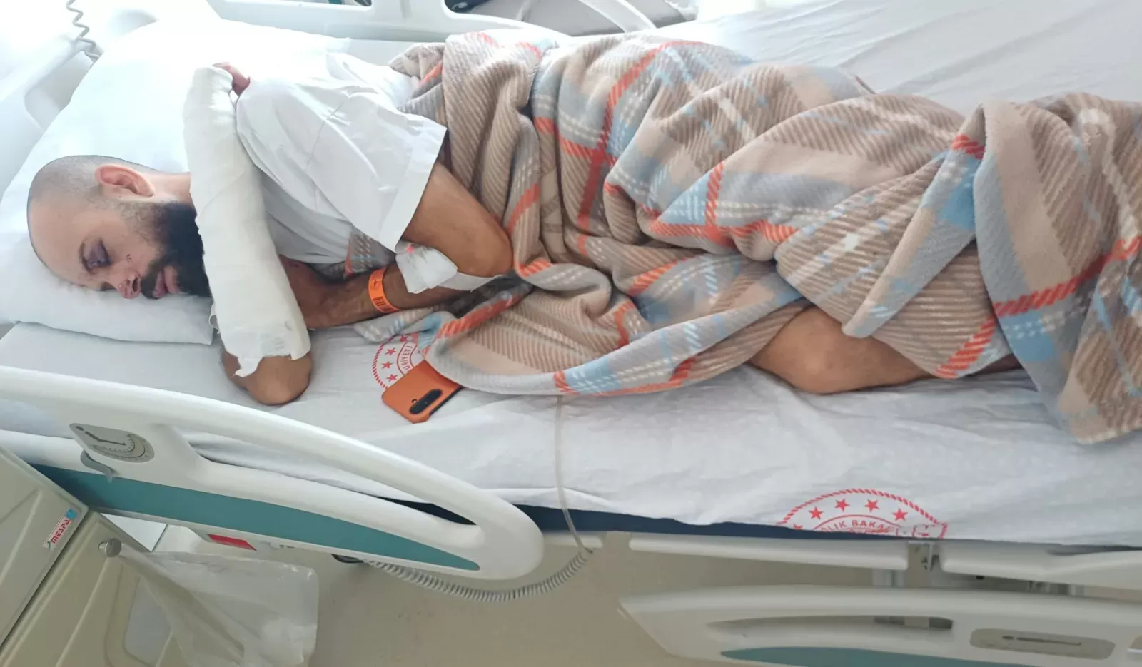 Gazeteci Özcan Yemiş’in Oğlu Çağrı Yemiş Trafik Kazası Geçirdi